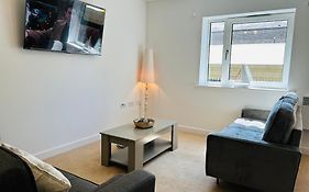 Modern Apartment Broad Gauge Way - Ideal For Work And Leisure
