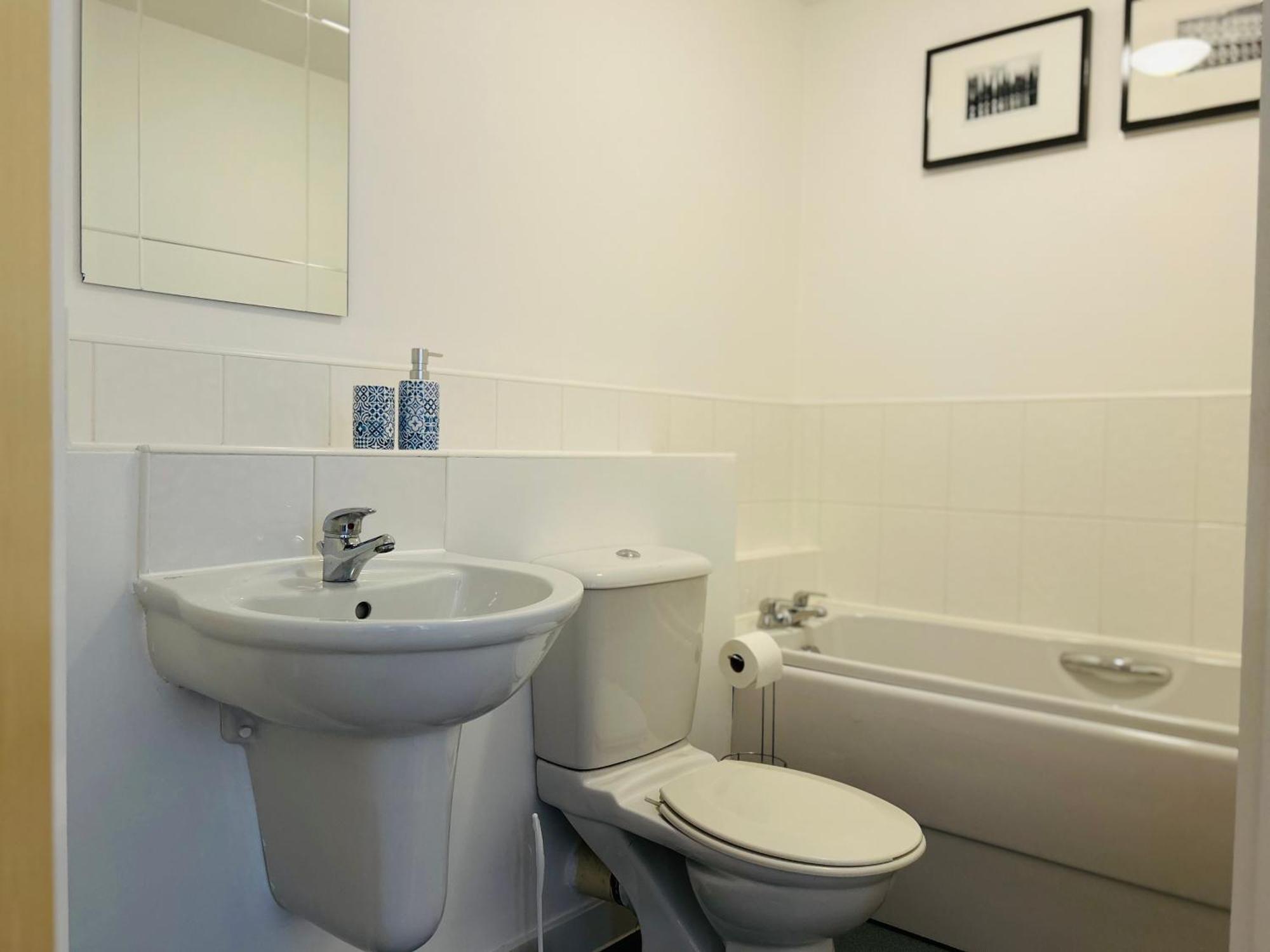 Modern Apartment Broad Gauge Way - Ideal For Work And Leisure Wolverhampton Exterior photo